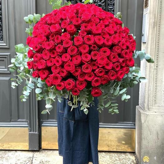 Bouquet of 101 red roses and eucalyptus