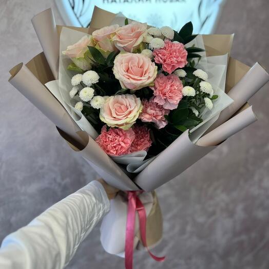 Ramo con rosas y Dianthus
