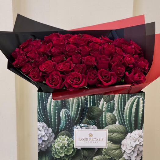 Red Roses Flower Bouquet  With black and Red Wrapping (M)