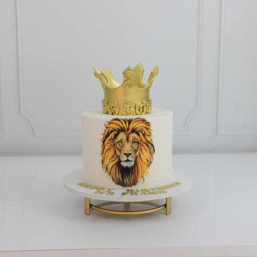 Lion-Themed Birthday Cake for a Man