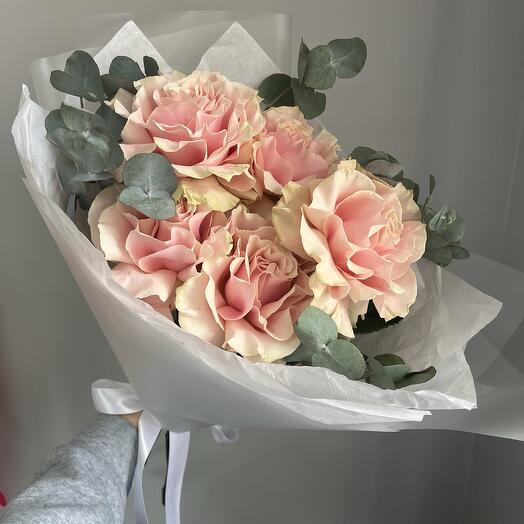 Rosas francesas Rosadas con eucalipto fragante