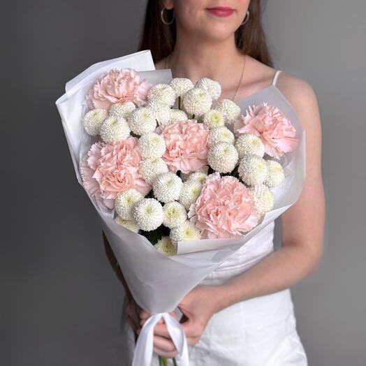 Нежный букет хризантема Ньютон и розовый диантус