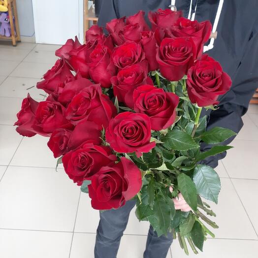 25 red roses