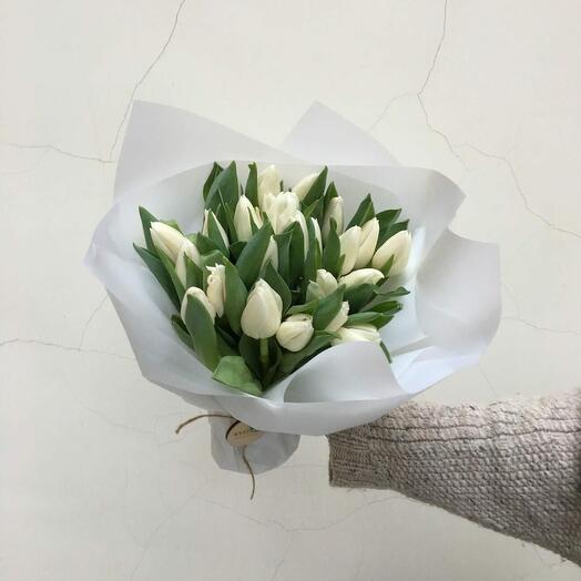 23 White Tulip Bouquet