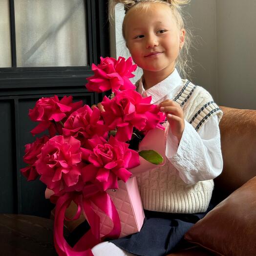 Композиция из французских роз в сумочке