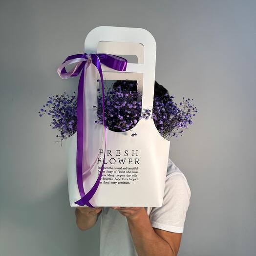 Bolso con gypsophila lila