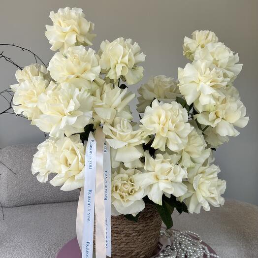 Корзина с французской белой розой