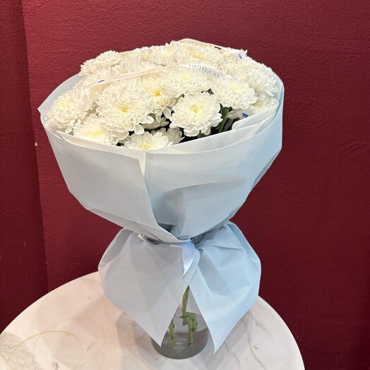 Воздушный моно-букет нежных хризантем