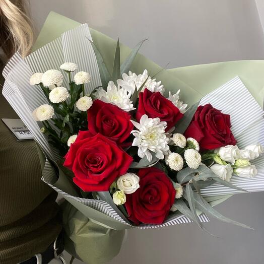 With red roses and eustoma