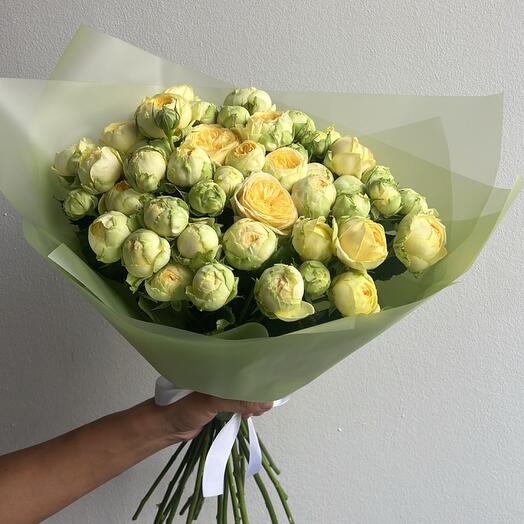 Букет из шикарной лимонной кустовой розы
