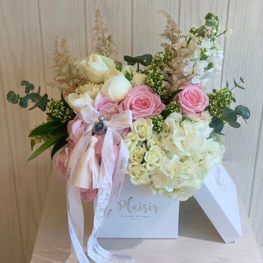 The Isabelle white Hydrangeas and Pink Rose box