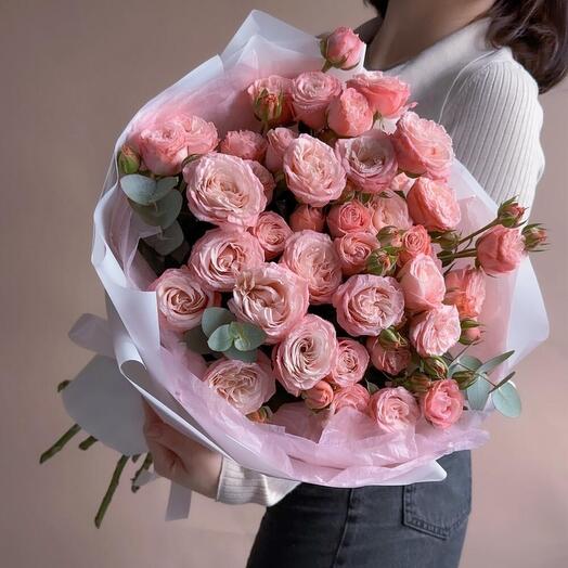 Букет из кустовой пионовидной розы