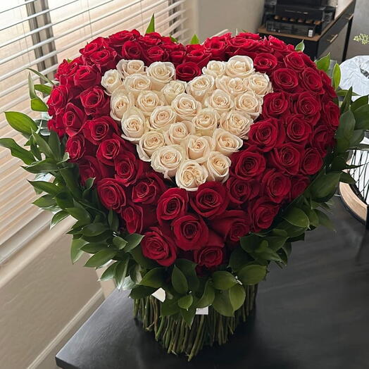 140 equcdor mix rose  heart arrangement