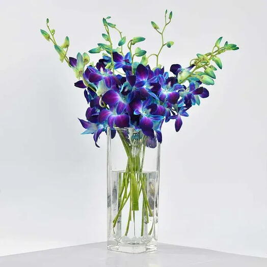 Exquisite Floral Arrangement in Glass Vase