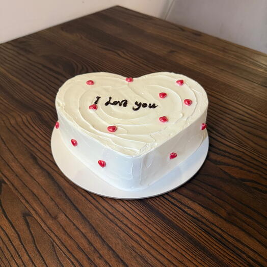 Heart shape classic look vanilla cake