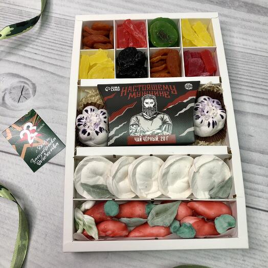 Подарочная коробка с зефирными пельменями и сухофруктами