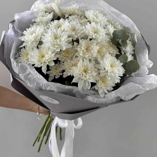 Букет из 7 веток кустовой хризантемы, эвкалипта и лагуруса