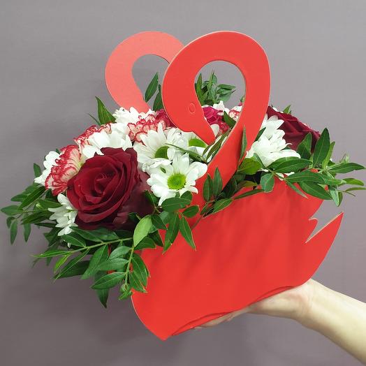 Composition "Swan" 3 red roses