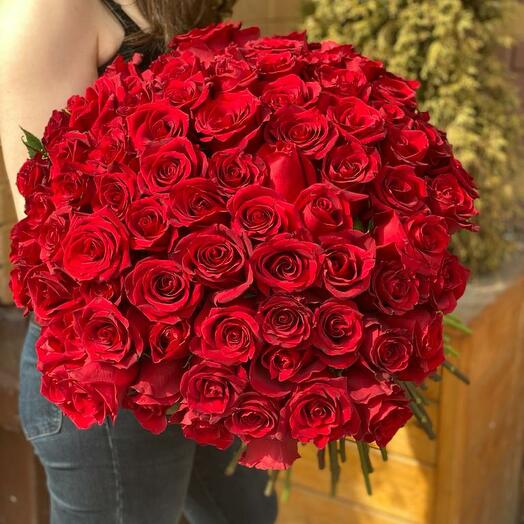 75 алых роз