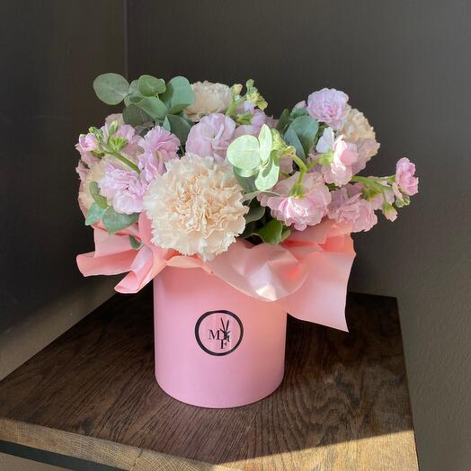 Box - tenderness with dianthuses and mattiola Baby💕🌸