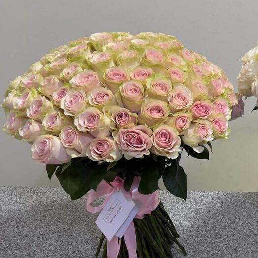 Pink roses bouquet