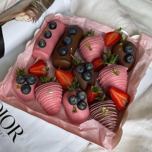 Клубника в шоколаде и бананы в шоколаде «Berry Treat»