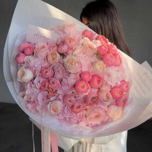 Bouquet of hydrangeas and peony-shaped roses