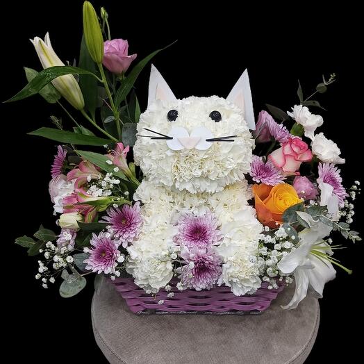 Fresh flower Cat bouquet arrangement