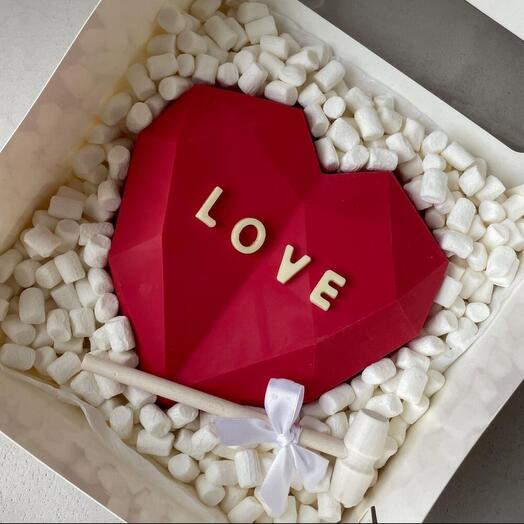 Шоколадная пиньята Love с клубникой в шоколаде