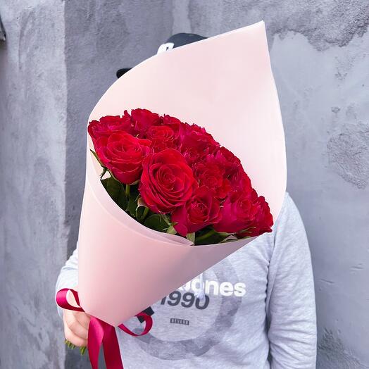 Букет из 19 красных роз Кения 50 см