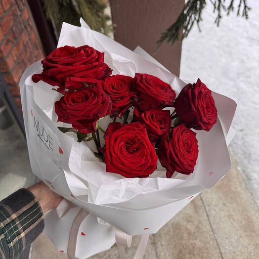 Алые розы