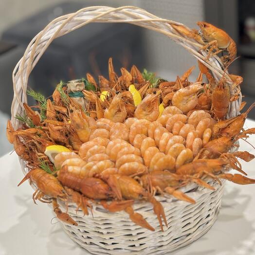 Корзина с раками и криветками