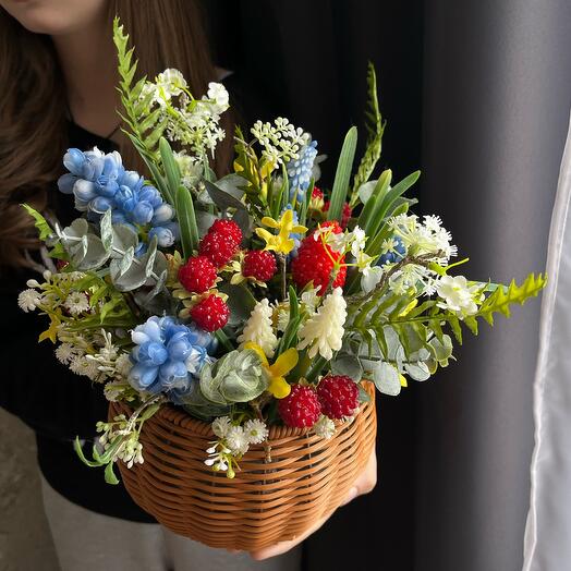 Искусственная композиция с ягодами 🍓