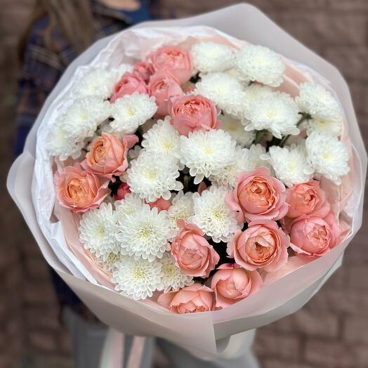 Авторский букет из кустовых роз и хризантем Алтай