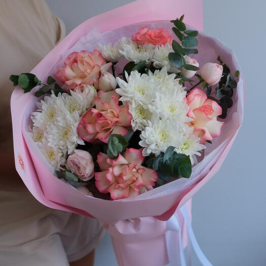 Розы и хризантема