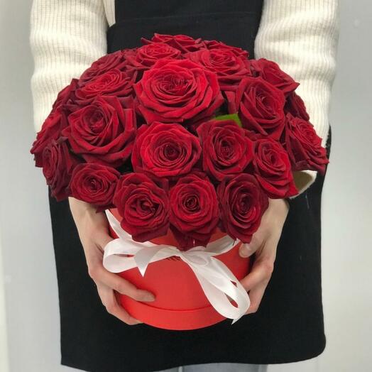 25 red roses in a box