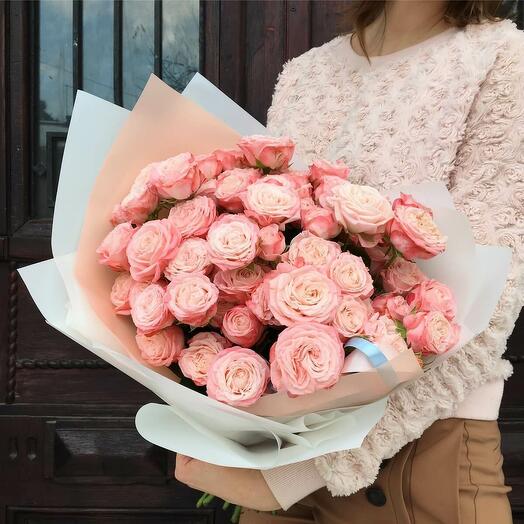 Букет из кустовых роз