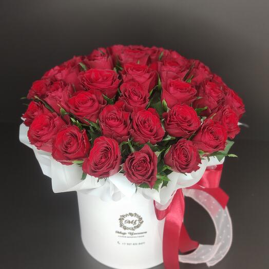 49 Kenyan roses in a box
