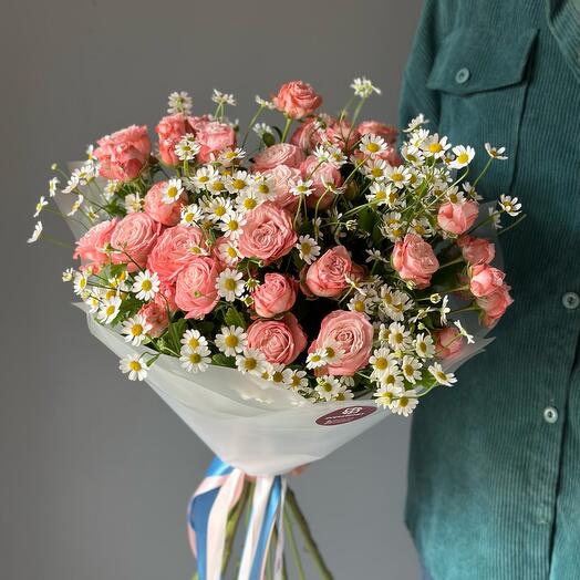 Bouquet of Bombastic bush rose and Matricaria Chamomile