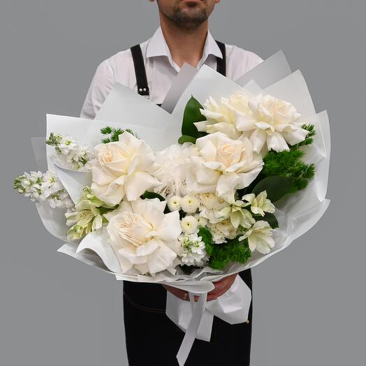 Ramo de lujo con rosas francesas y hortensias