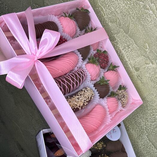 Bananas and strawberries in chocolate