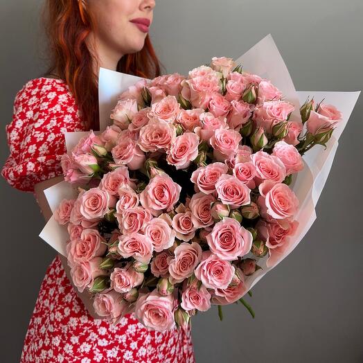 Bouquet of 19 pink bush roses