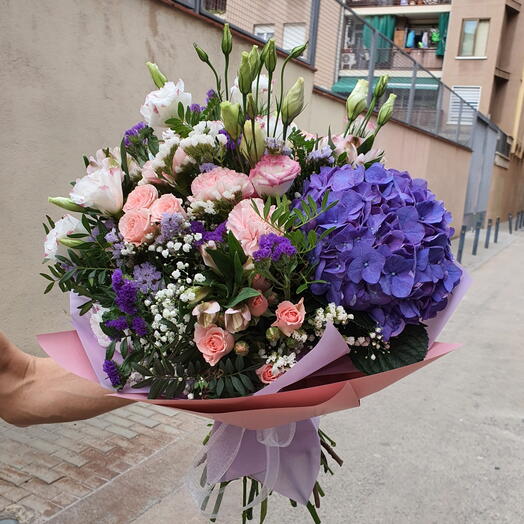 Ramo de hortensia y lisianthus