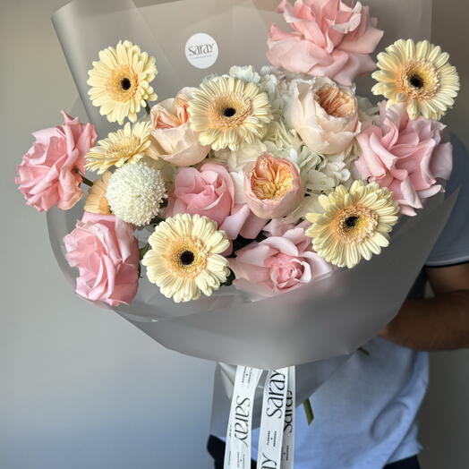 Bouquet with roses, hydrengeas and gerberas