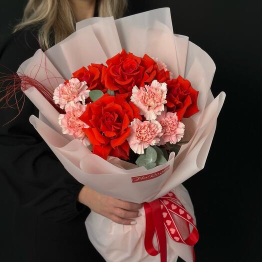 🌷 Красные розы и диантусы