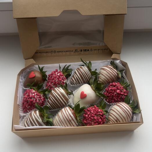 Juego de fresas en chocolate "Love", Tamaño S