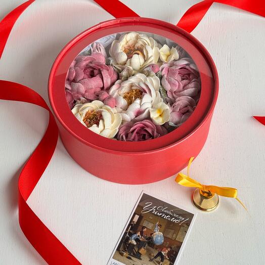 Flowers from marshmallow "Scarlet"