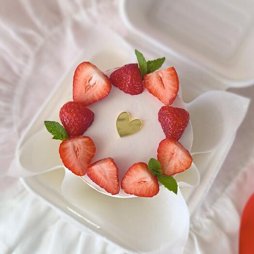 Бенто-торт с клубничным декором на любой повод, в подарок для мамы