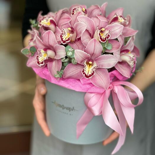 Шляпная коробка с орхидеями