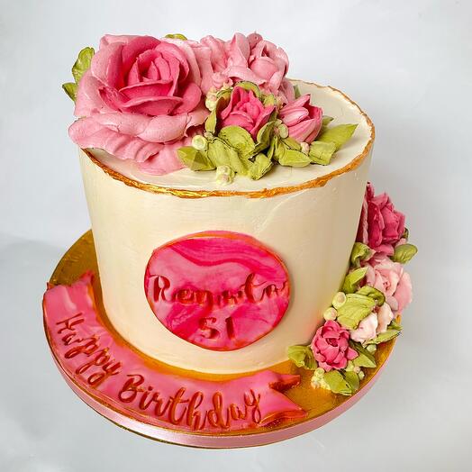 Realistic flowers cake